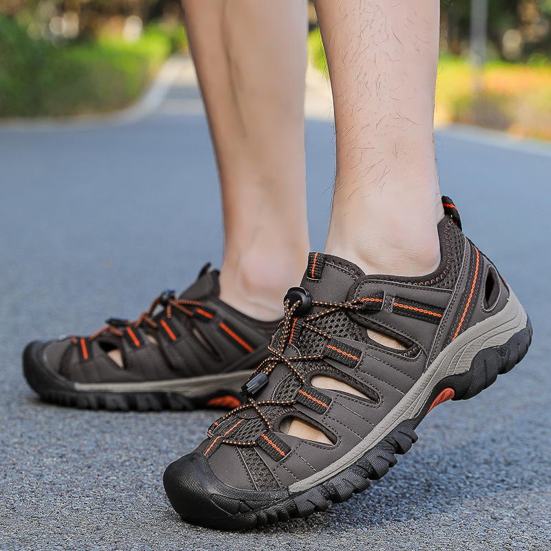 Crossborder nagy méretű túraszandál férfiaknak nyáron Lélegző hálós orrú szandál férfiaknak Vastag talpú kültéri strandcipők