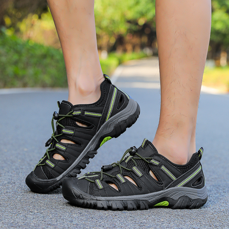 Crossborder nagy méretű túraszandál férfiaknak nyáron Lélegző hálós orrú szandál férfiaknak Vastag talpú kültéri strandcipők