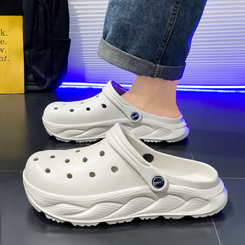 Lyukas cipők Férfi nyári félig tartó lélegző lélegző baotou papucsok Felsőruházat Strandcipők Férfi szandálok Papucsok Férfi nagykereskedelem