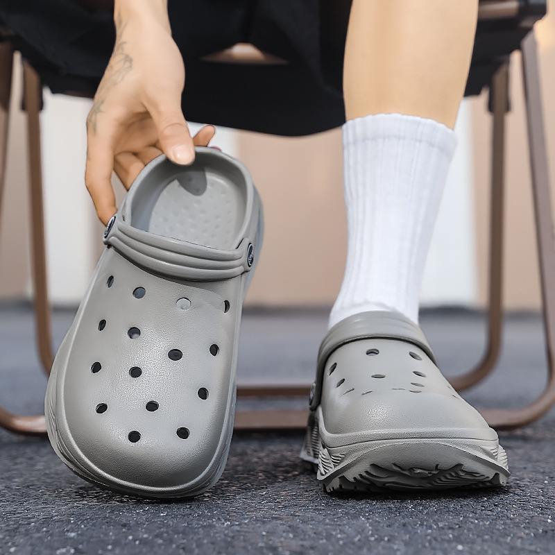 Lyukas cipők Férfi nyári félig tartó lélegző lélegző baotou papucsok Felsőruházat Strandcipők Férfi szandálok Papucsok Férfi nagykereskedelem