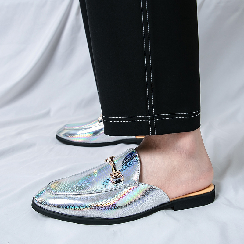 Nyári új, zárt orrú férfi szandál külkereskedelemhez, határokon átnyúló félcipő, nagy 46-os méret, divatos férfi bőr papucs, fényes éjszakai klub hétköznapi viselet