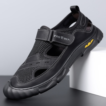 Üreges férfi szandálok 2025 nyári új vietnami római alkalmi strandlyuk lélegző bőr cipő 3102