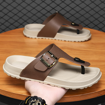 Férfi papucsok 2025 nyári új stílusú papucsok vastag talpú alkalmi csúszásgátló kopásálló férfi strandszandálok nagy méret