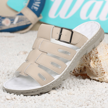 Határokon átnyúló kereskedelemből származó nagyméretű szandálok, új nyári csúszásgátló férfi papucsok, üreges, hétköznapi papucsok kényelmes érzettel kültéri viseletre