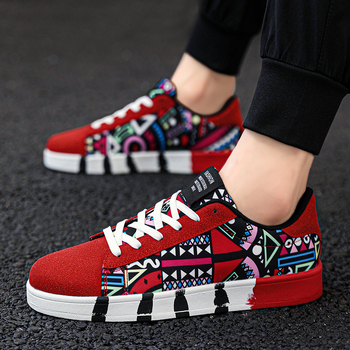 Férfi cipők Tavaszi új alacsony szárú férfi cipők Diák pár divatos koreai stílusú graffiti könnyű sport alkalmi divatos cipők