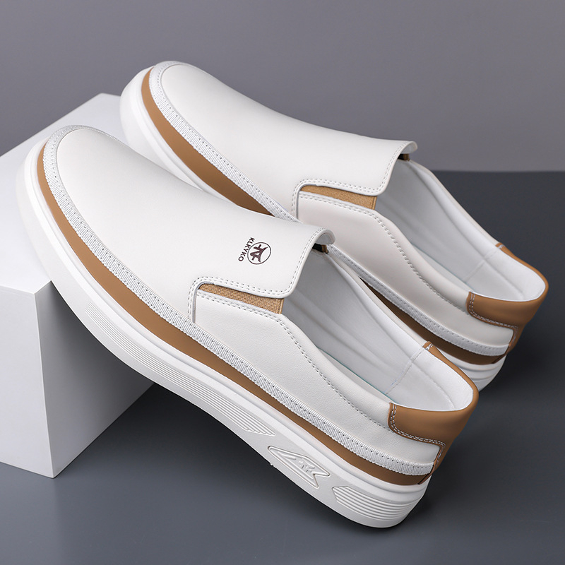 Kis fehér cipők 2025 nyári plus size ifjúsági divatos deszkás cipők férfi bebújós csúszásgátló puha talpú félig húzódó sport alkalmi cipők