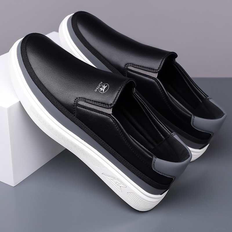 Kis fehér cipők 2025 nyári plus size ifjúsági divatos deszkás cipők férfi bebújós csúszásgátló puha talpú félig húzódó sport alkalmi cipők