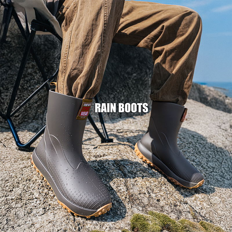 Meeste poolsääreni ulatuvad veekingad, veekindlad ja libisemiskindlad kummikud, paksu tallaga kulumiskindlad kummikud kaasavõetavatele ratsutajatele, meeste lõhnavastased kummikingad