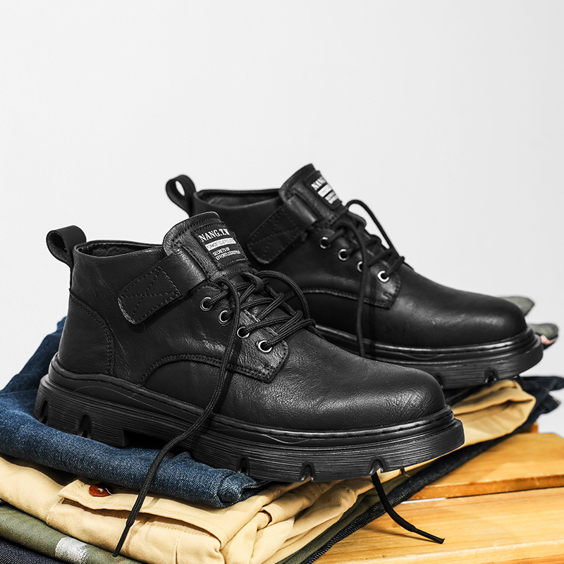 2024 m. rudens nauji Martino batai. Žieminiai, vilnos pamušalu, šilti, aukštaauliai, darbo batai, vidutinio aukščio, britiški laisvalaikio odiniai batai.