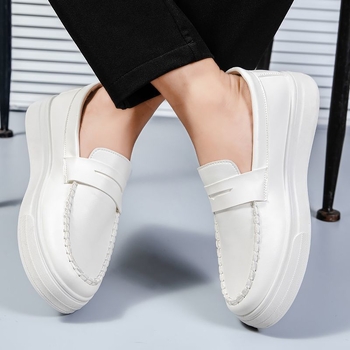 2025. gada pavasara jauni elpojoši apavi ar cepurēm, vīriešu apavi, britu stila mokasīni, modes ikdienas ādas apavi, jauniešu moderni apavi