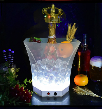 Tiesioginiai gamyklos pardavimai Kūrybinė rombo formos netaisyklinga šešiakampė šampano vyno statinė Ledo alaus statinė Spalvinga šviečianti ledo statinė