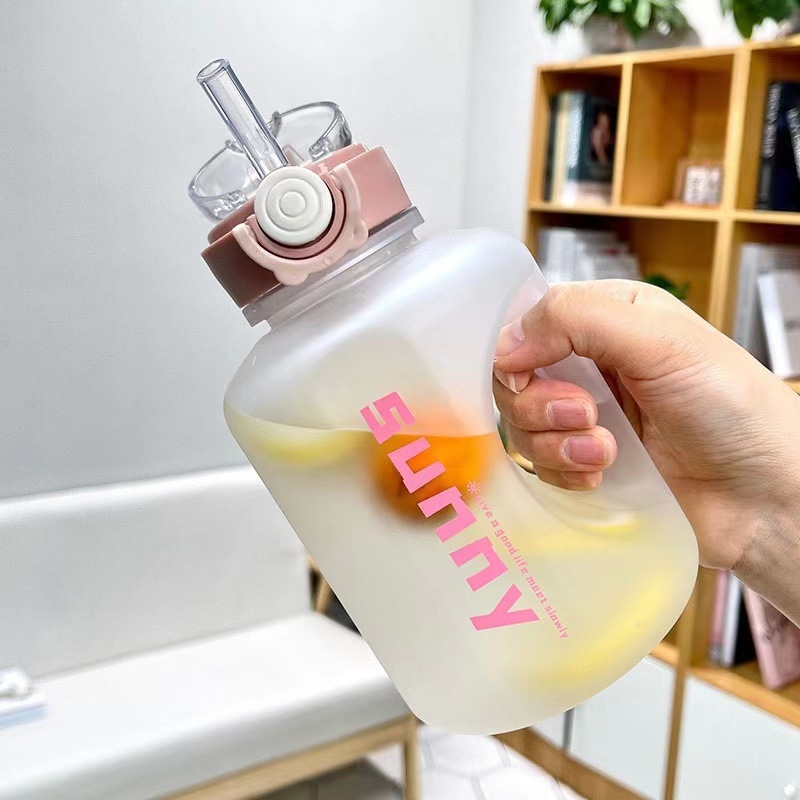 Nagy kapacitású műanyag pohár, magas hőmérsékletnek ellenálló víztartály, tonnás hordós fitnesz vízforraló, hordozható, cseppálló szívószálas űrpohár