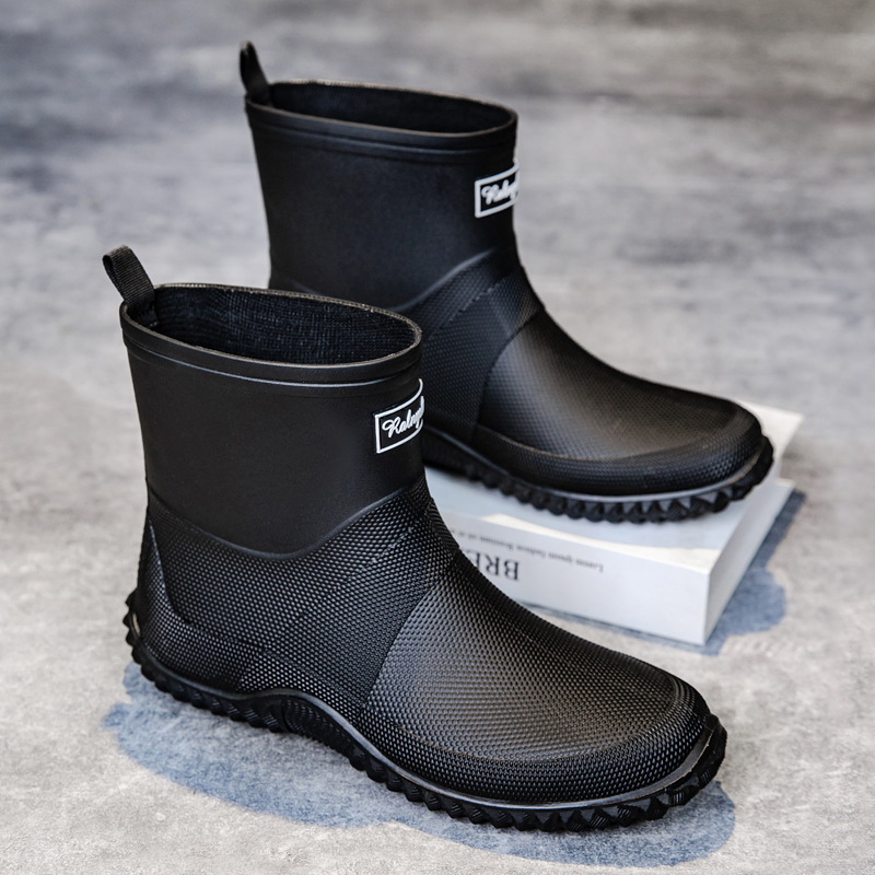 Vihmasaapad meestele ja naistele, lühikese toruga libisemiskindlad kulumiskindlad veekingad paaridele, õues kasutamiseks mõeldud veekindlad kummist kingad suletud pendelrännakuteks, veesaapad kohaletoimetamiseks