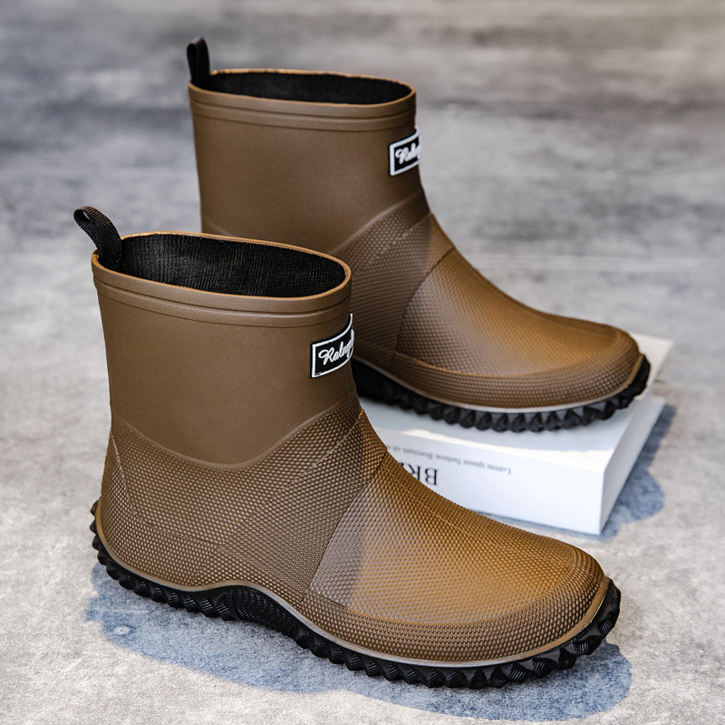 Vihmasaapad meestele ja naistele, lühikese toruga libisemiskindlad kulumiskindlad veekingad paaridele, õues kasutamiseks mõeldud veekindlad kummist kingad suletud pendelrännakuteks, veesaapad kohaletoimetamiseks