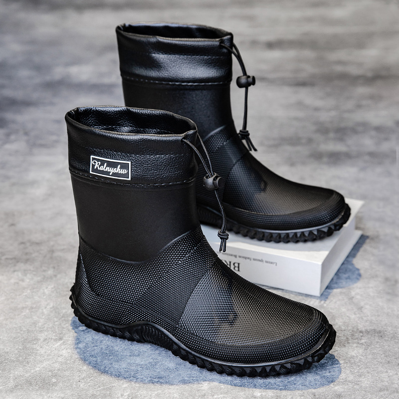 Vihmasaapad meestele ja naistele, lühikese toruga libisemiskindlad kulumiskindlad veekingad paaridele, õues kasutamiseks mõeldud veekindlad kummist kingad suletud pendelrännakuteks, veesaapad kohaletoimetamiseks