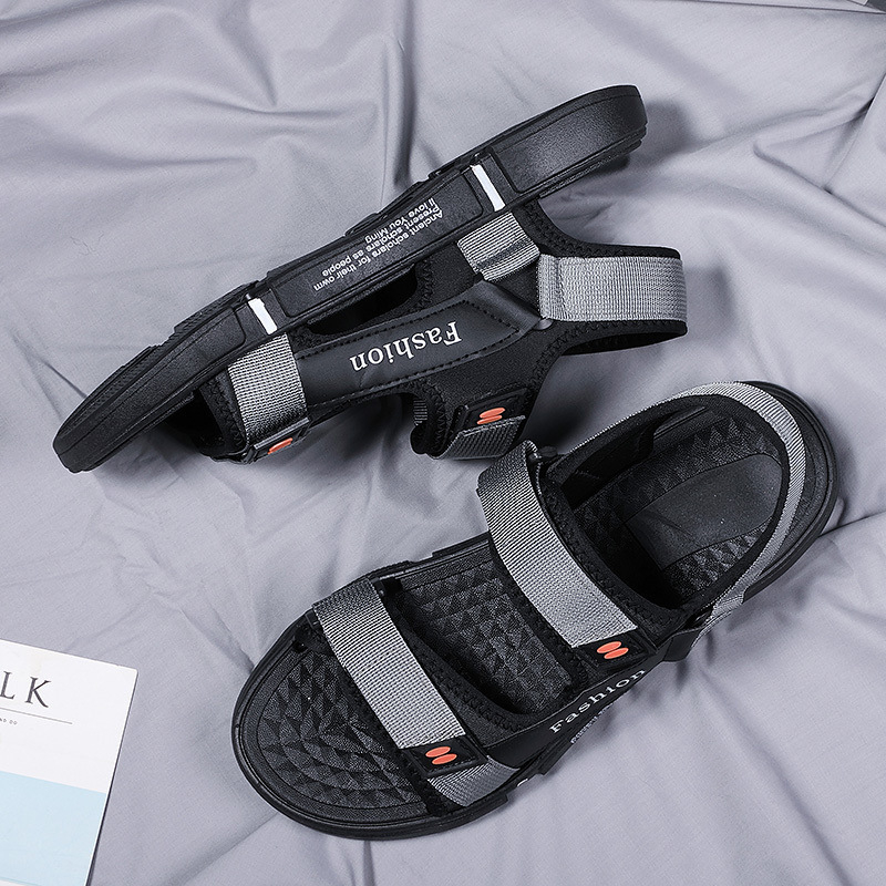 Vyriškos basutės 2025 m. Naujos vasaros viršutiniai drabužiai minkštu padu neslystantys sportiniai vairavimo basutės laisvalaikio paplūdimio batai