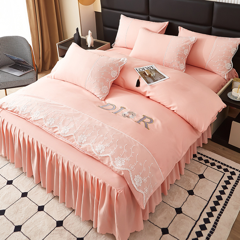 Europietiško stiliaus nėriniais siuvinėtas keturių dalių lovos sijonas, raudonas vienspalvis šlifavimo antklodės užvalkalas, vestuvinė patalynė, keturių dalių komplektas