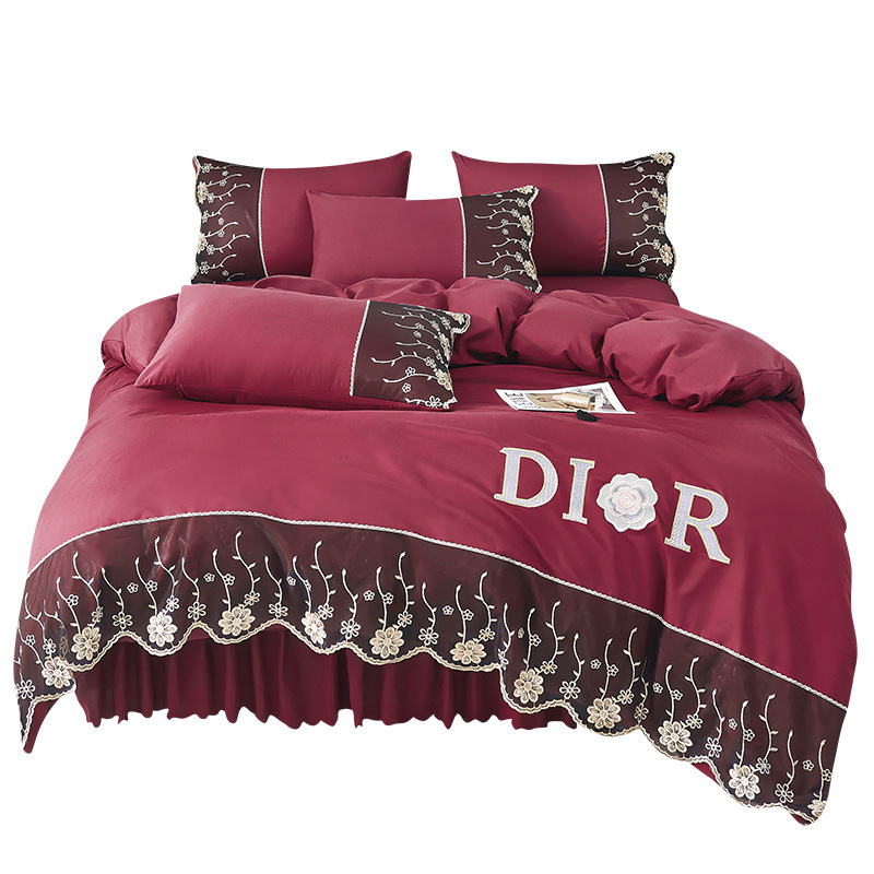 Europietiško stiliaus nėriniais siuvinėtas keturių dalių lovos sijonas, raudonas vienspalvis šlifavimo antklodės užvalkalas, vestuvinė patalynė, keturių dalių komplektas