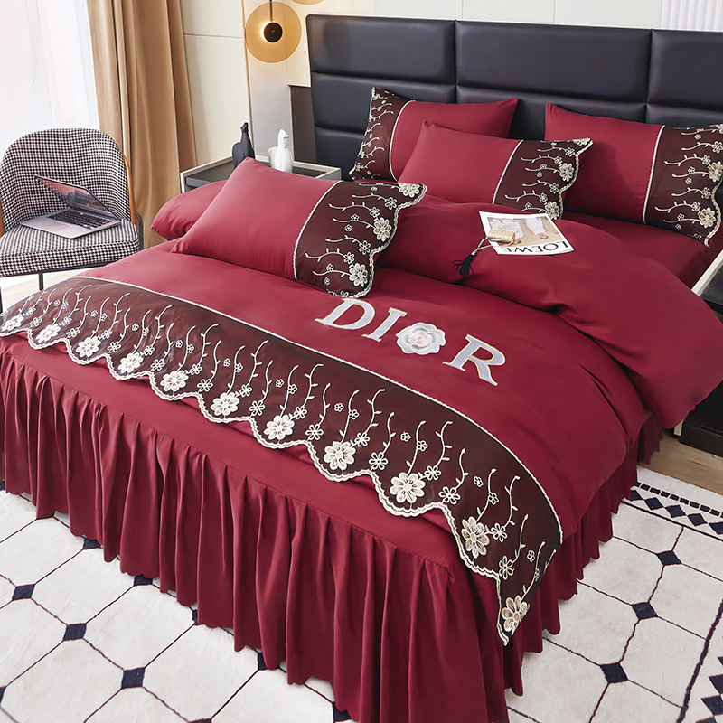 Europietiško stiliaus nėriniais siuvinėtas keturių dalių lovos sijonas, raudonas vienspalvis šlifavimo antklodės užvalkalas, vestuvinė patalynė, keturių dalių komplektas