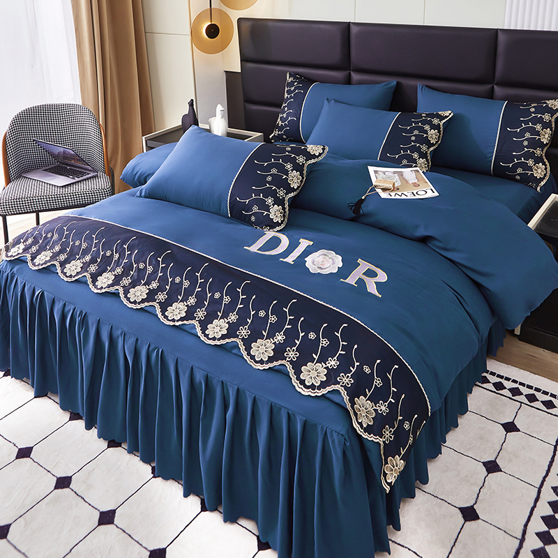 Europietiško stiliaus nėriniais siuvinėtas keturių dalių lovos sijonas, raudonas vienspalvis šlifavimo antklodės užvalkalas, vestuvinė patalynė, keturių dalių komplektas