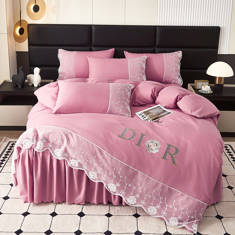 Europietiško stiliaus nėriniais siuvinėtas keturių dalių lovos sijonas, raudonas vienspalvis šlifavimo antklodės užvalkalas, vestuvinė patalynė, keturių dalių komplektas