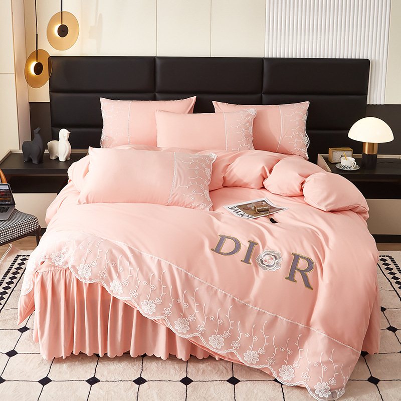 Europietiško stiliaus nėriniais siuvinėtas keturių dalių lovos sijonas, raudonas vienspalvis šlifavimo antklodės užvalkalas, vestuvinė patalynė, keturių dalių komplektas