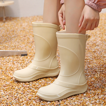 Madingi guminiai batai Moteriški suaugusiųjų iki blauzdos vidurio 2023 m. nauji neslystantys guminiai batai lauko batai jūra vairavimo batai automobilių plovimas vandeniui atsparūs guminiai batai