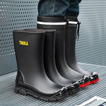 Väliskaubanduse Briti moe meeste keskmise suurusega vihmasaapad, ööpeegeldavad integreeritud pingutusnööriga veekindlad kingad, libisemiskindlad meeste vihmasaapad, kalastuskingad