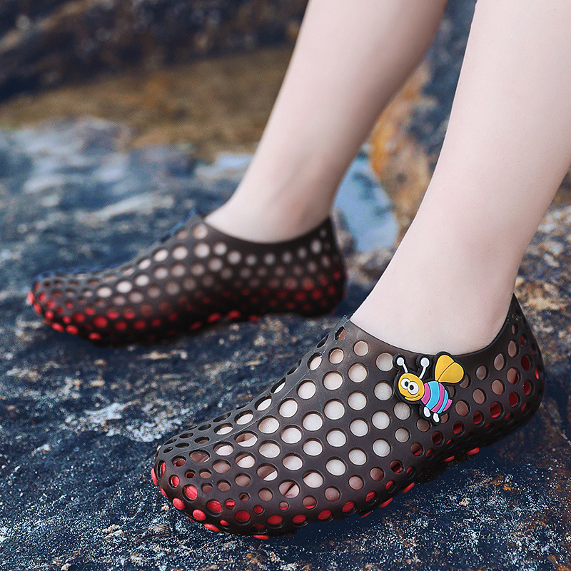 Vanematele ja lastele mõeldud meeste ja naiste rannajalatsid, suvised libisemiskindlad pehme tallaga kahlamisjalatsid, väikeste, keskmiste ja suurte laste sandaalid, linnupesa puukingad