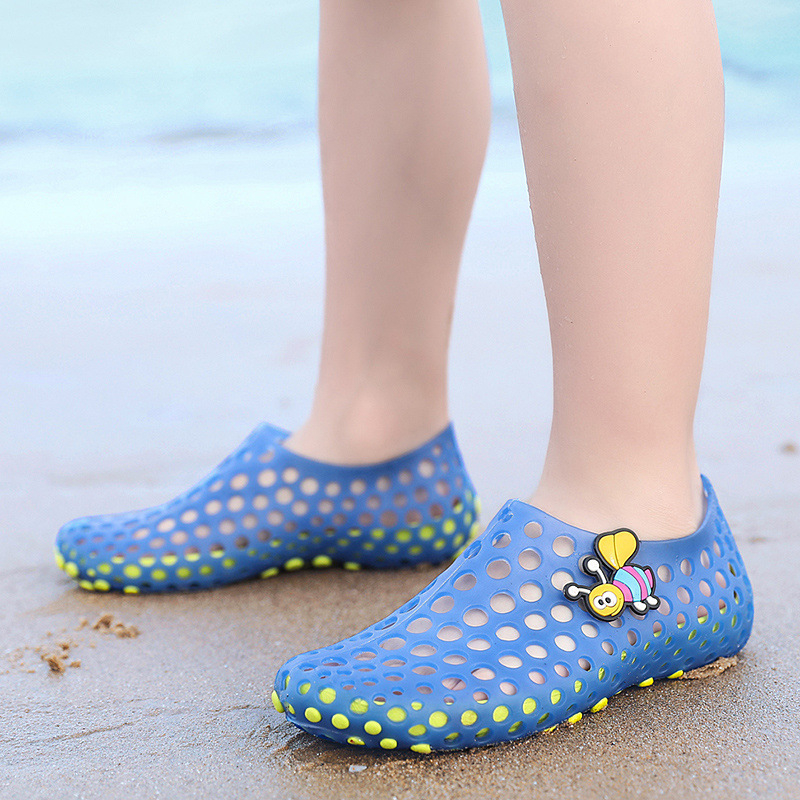 Vanematele ja lastele mõeldud meeste ja naiste rannajalatsid, suvised libisemiskindlad pehme tallaga kahlamisjalatsid, väikeste, keskmiste ja suurte laste sandaalid, linnupesa puukingad