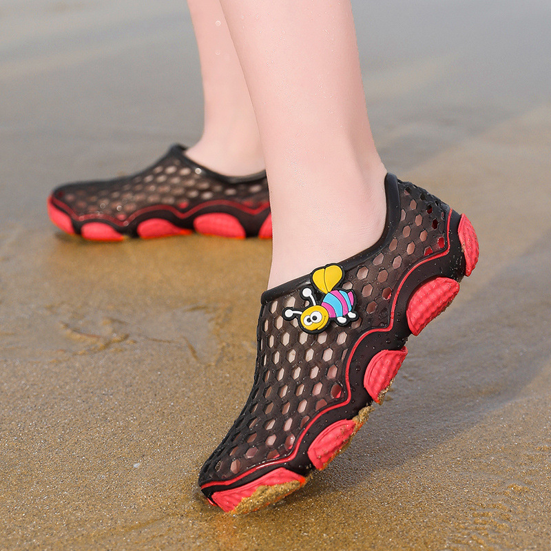 Vanematele ja lastele mõeldud meeste ja naiste rannajalatsid, suvised libisemiskindlad pehme tallaga kahlamisjalatsid, väikeste, keskmiste ja suurte laste sandaalid, linnupesa puukingad