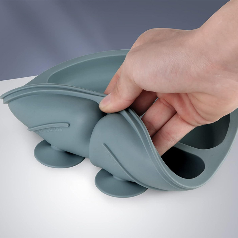 Piiriülene kuummüügis olev laste lauanõud, silikoonist dielektriline taldrik, laste beebisöötmislauanõud, kahvel, lusikas, imemiskettaga kauss, riisitasku