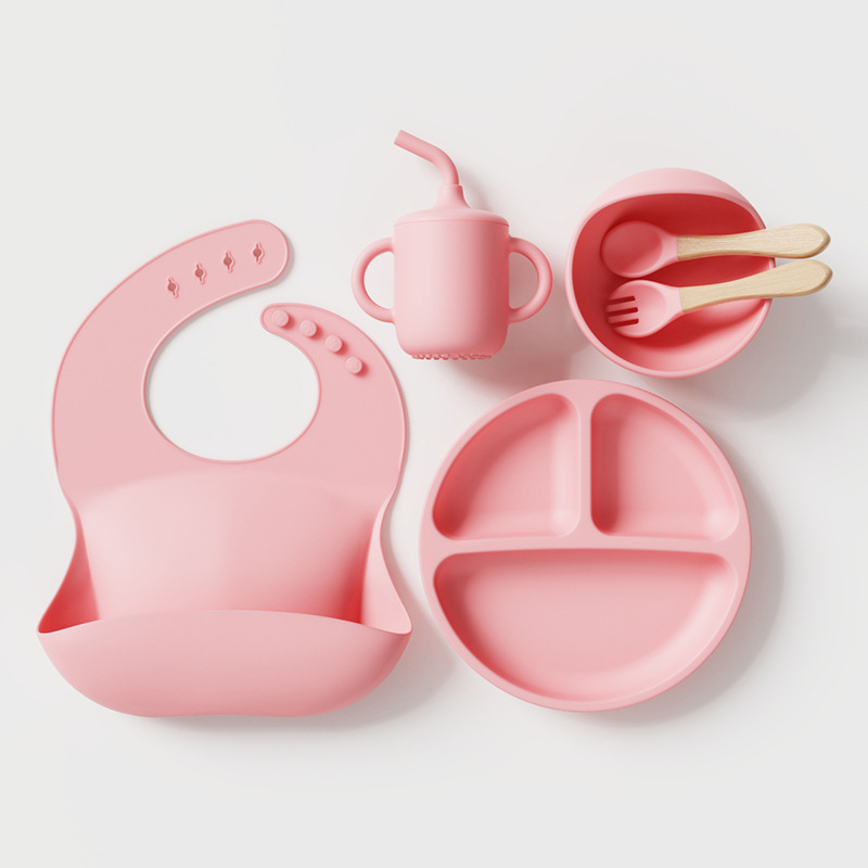 Piiriülene kuummüügis olev laste lauanõud, silikoonist dielektriline taldrik, laste beebisöötmislauanõud, kahvel, lusikas, imemiskettaga kauss, riisitasku