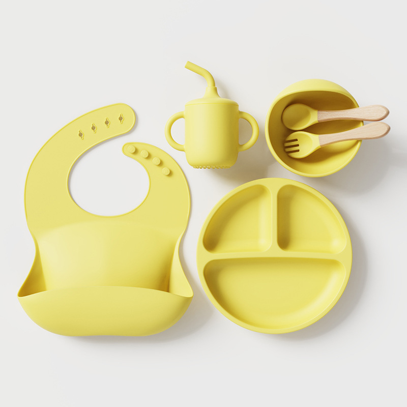 Piiriülene kuummüügis olev laste lauanõud, silikoonist dielektriline taldrik, laste beebisöötmislauanõud, kahvel, lusikas, imemiskettaga kauss, riisitasku
