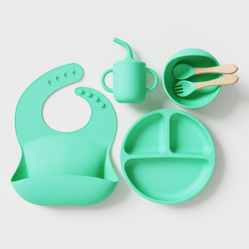 Piiriülene kuummüügis olev laste lauanõud, silikoonist dielektriline taldrik, laste beebisöötmislauanõud, kahvel, lusikas, imemiskettaga kauss, riisitasku