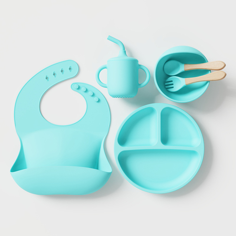 Piiriülene kuummüügis olev laste lauanõud, silikoonist dielektriline taldrik, laste beebisöötmislauanõud, kahvel, lusikas, imemiskettaga kauss, riisitasku