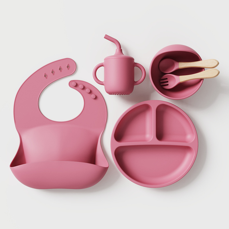 Piiriülene kuummüügis olev laste lauanõud, silikoonist dielektriline taldrik, laste beebisöötmislauanõud, kahvel, lusikas, imemiskettaga kauss, riisitasku