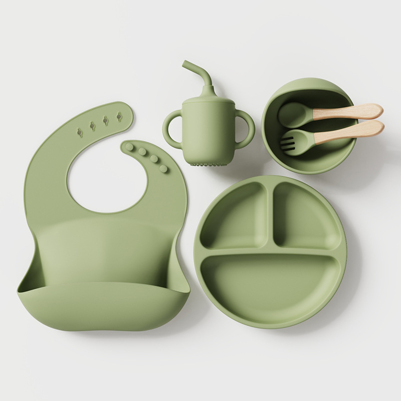 Piiriülene kuummüügis olev laste lauanõud, silikoonist dielektriline taldrik, laste beebisöötmislauanõud, kahvel, lusikas, imemiskettaga kauss, riisitasku