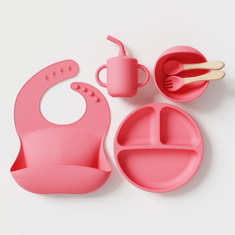 Piiriülene kuummüügis olev laste lauanõud, silikoonist dielektriline taldrik, laste beebisöötmislauanõud, kahvel, lusikas, imemiskettaga kauss, riisitasku
