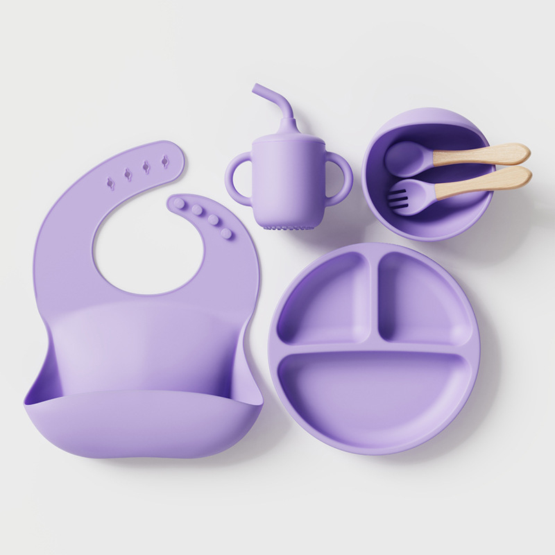 Piiriülene kuummüügis olev laste lauanõud, silikoonist dielektriline taldrik, laste beebisöötmislauanõud, kahvel, lusikas, imemiskettaga kauss, riisitasku