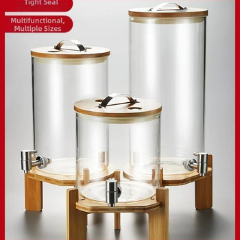 Internetikuulsuste puuviljatee klaas, tipptasemel koksivaat, iseteenindusega suletud joogipudel, õllevaat, altaripudel