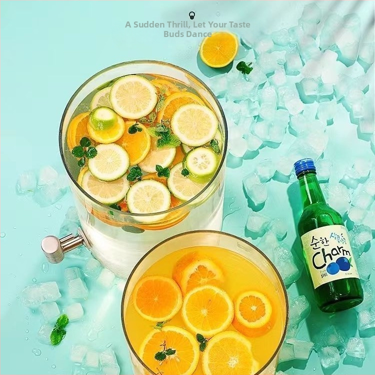 Internetikuulsuste puuviljatee klaas, tipptasemel koksivaat, iseteenindusega suletud joogipudel, õllevaat, altaripudel