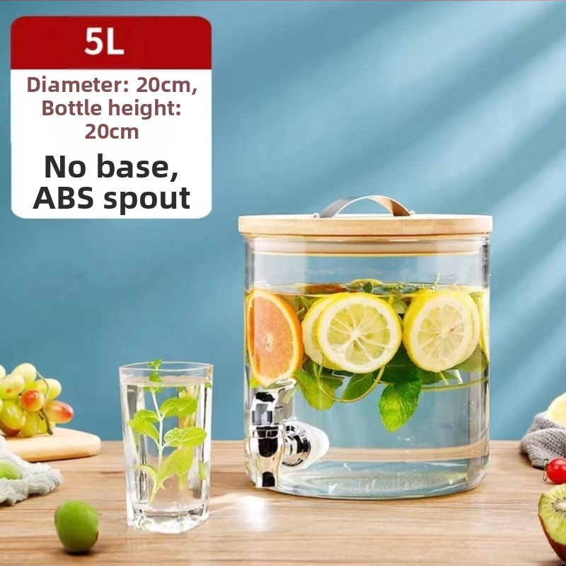 Internetikuulsuste puuviljatee klaas, tipptasemel koksivaat, iseteenindusega suletud joogipudel, õllevaat, altaripudel