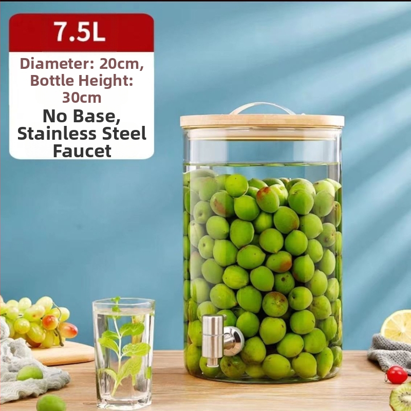 Internetikuulsuste puuviljatee klaas, tipptasemel koksivaat, iseteenindusega suletud joogipudel, õllevaat, altaripudel