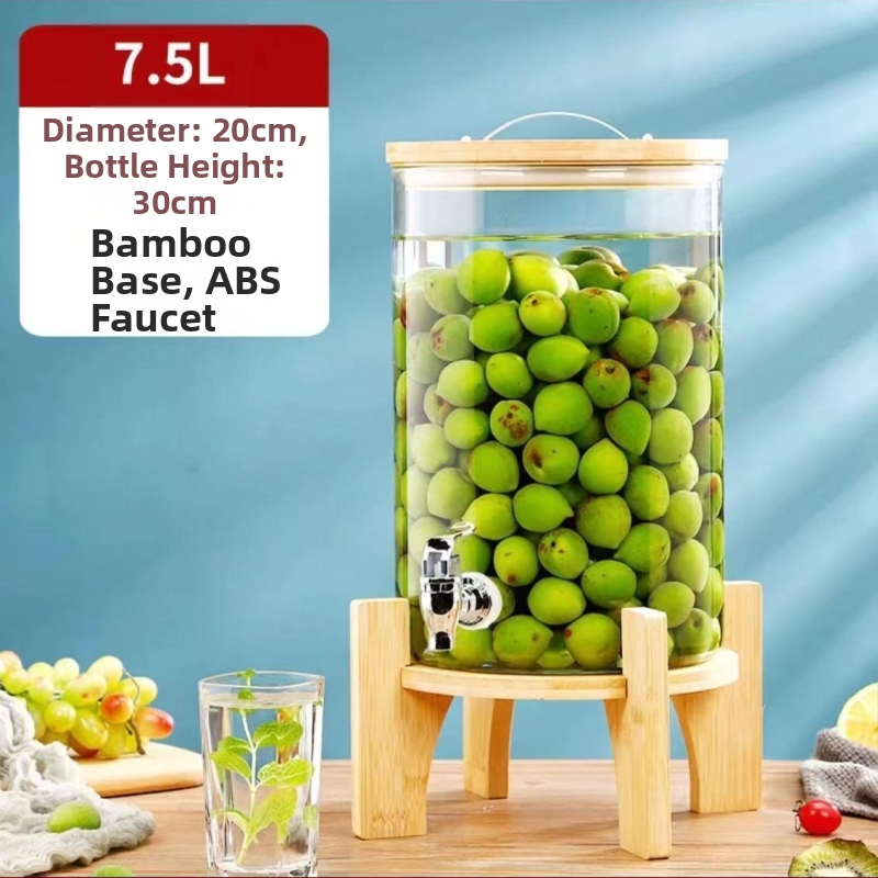 Internetikuulsuste puuviljatee klaas, tipptasemel koksivaat, iseteenindusega suletud joogipudel, õllevaat, altaripudel