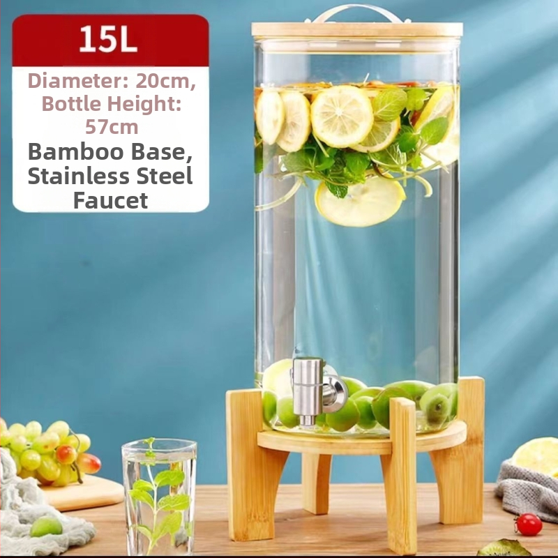 Internetikuulsuste puuviljatee klaas, tipptasemel koksivaat, iseteenindusega suletud joogipudel, õllevaat, altaripudel