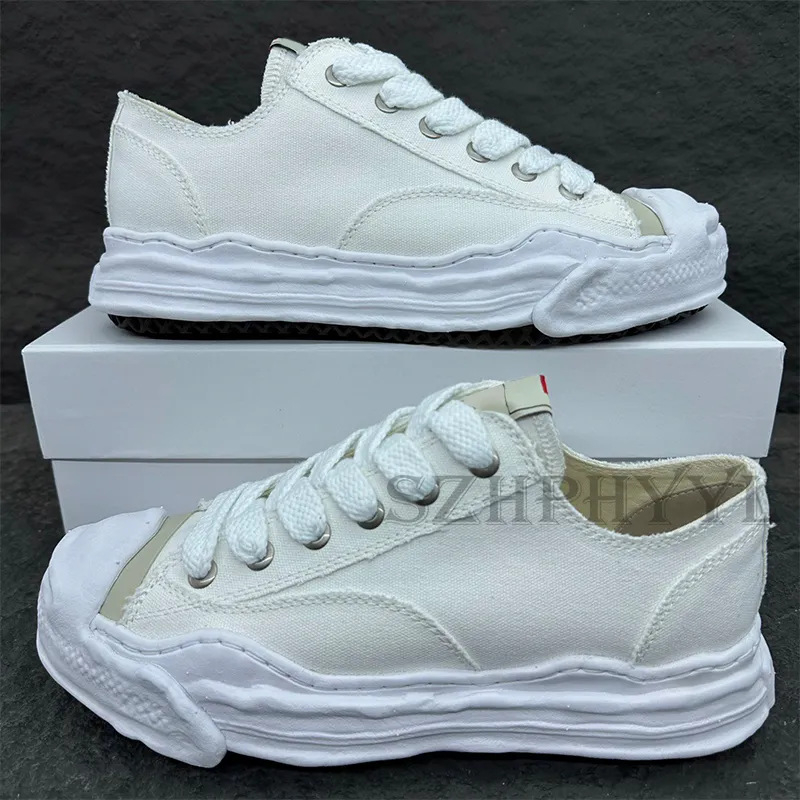 Noliktavā 2025. gadā pieejamas Eiropas un Amerikas modernās kaula formas kurpes, personalizētas jaunas līnijas audekla kurpes, slavenību stila ikdienas kurpes, apģērbi