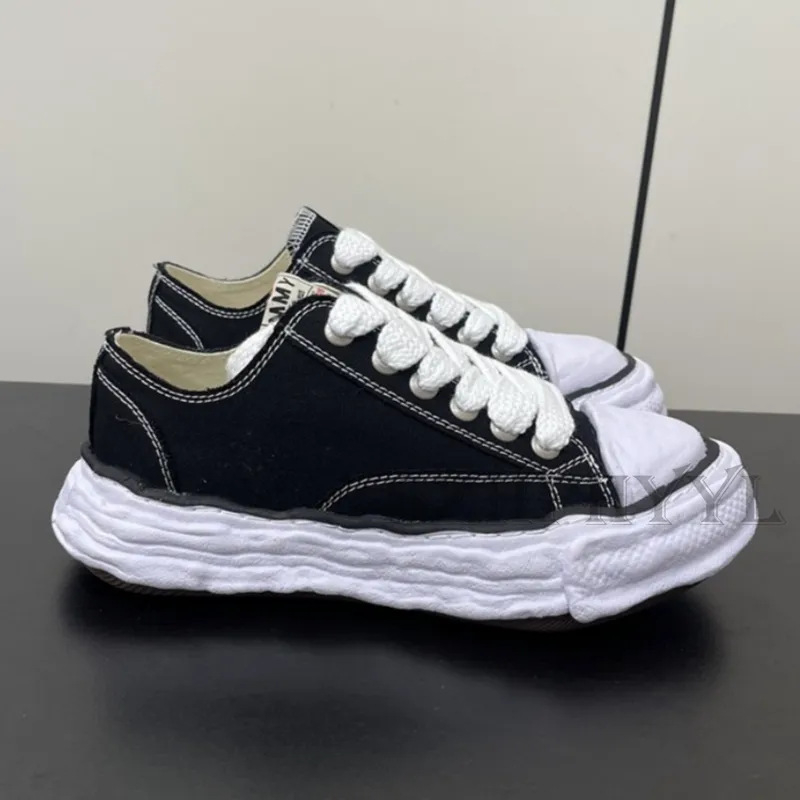 Noliktavā 2025. gadā pieejamas Eiropas un Amerikas modernās kaula formas kurpes, personalizētas jaunas līnijas audekla kurpes, slavenību stila ikdienas kurpes, apģērbi