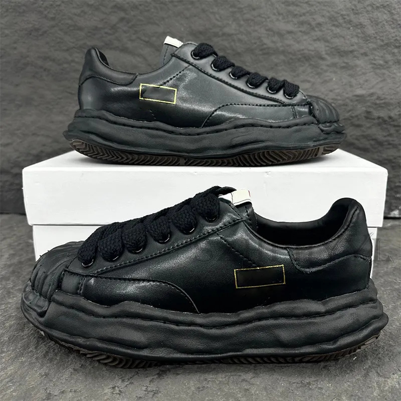 Noliktavā 2025. gadā pieejamas Eiropas un Amerikas modernās kaula formas kurpes, personalizētas jaunas līnijas audekla kurpes, slavenību stila ikdienas kurpes, apģērbi