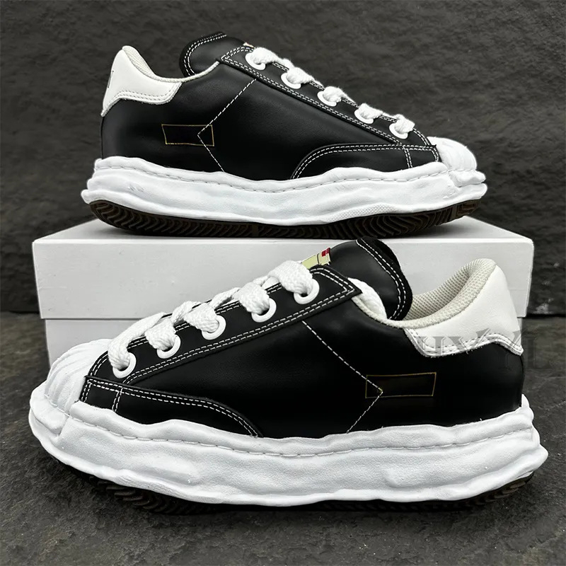 Noliktavā 2025. gadā pieejamas Eiropas un Amerikas modernās kaula formas kurpes, personalizētas jaunas līnijas audekla kurpes, slavenību stila ikdienas kurpes, apģērbi